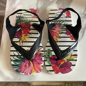 Havaianas sandals great condition 9C